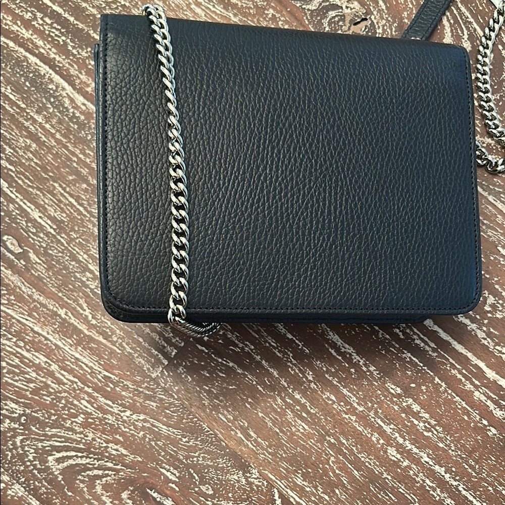 Gucci Black Crossbody Bag with Chain Strap and Iconic Logo - Picture 9 of 12